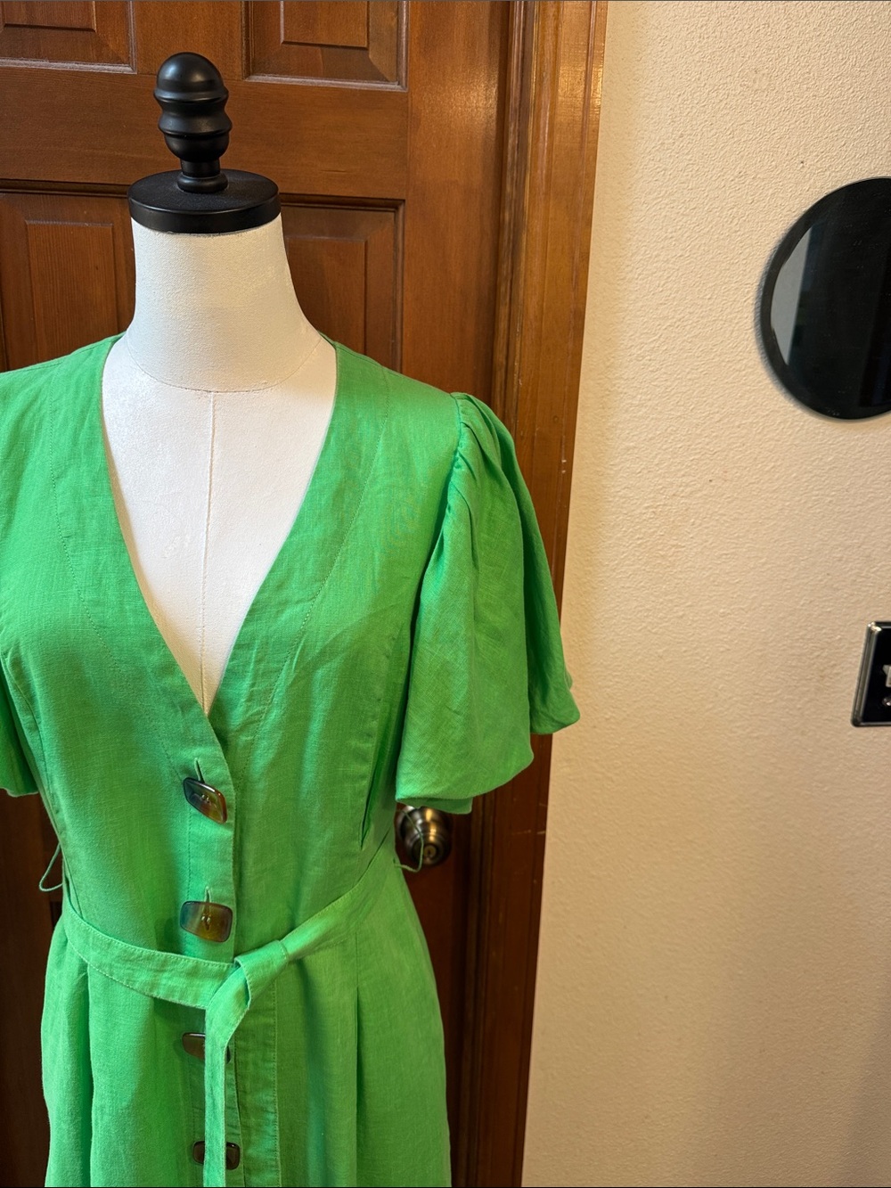 NICHOLAS Vibrant Green Button-Front V-Neck Maxi Dress with Tie Belt Size 6